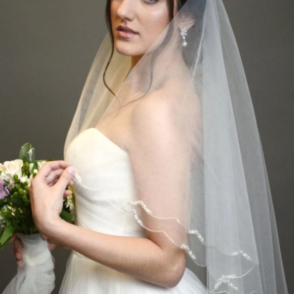 Asonia Bridal Veil - Scalloped Two Tier Finger Tip with Scalloped Beaded Edge